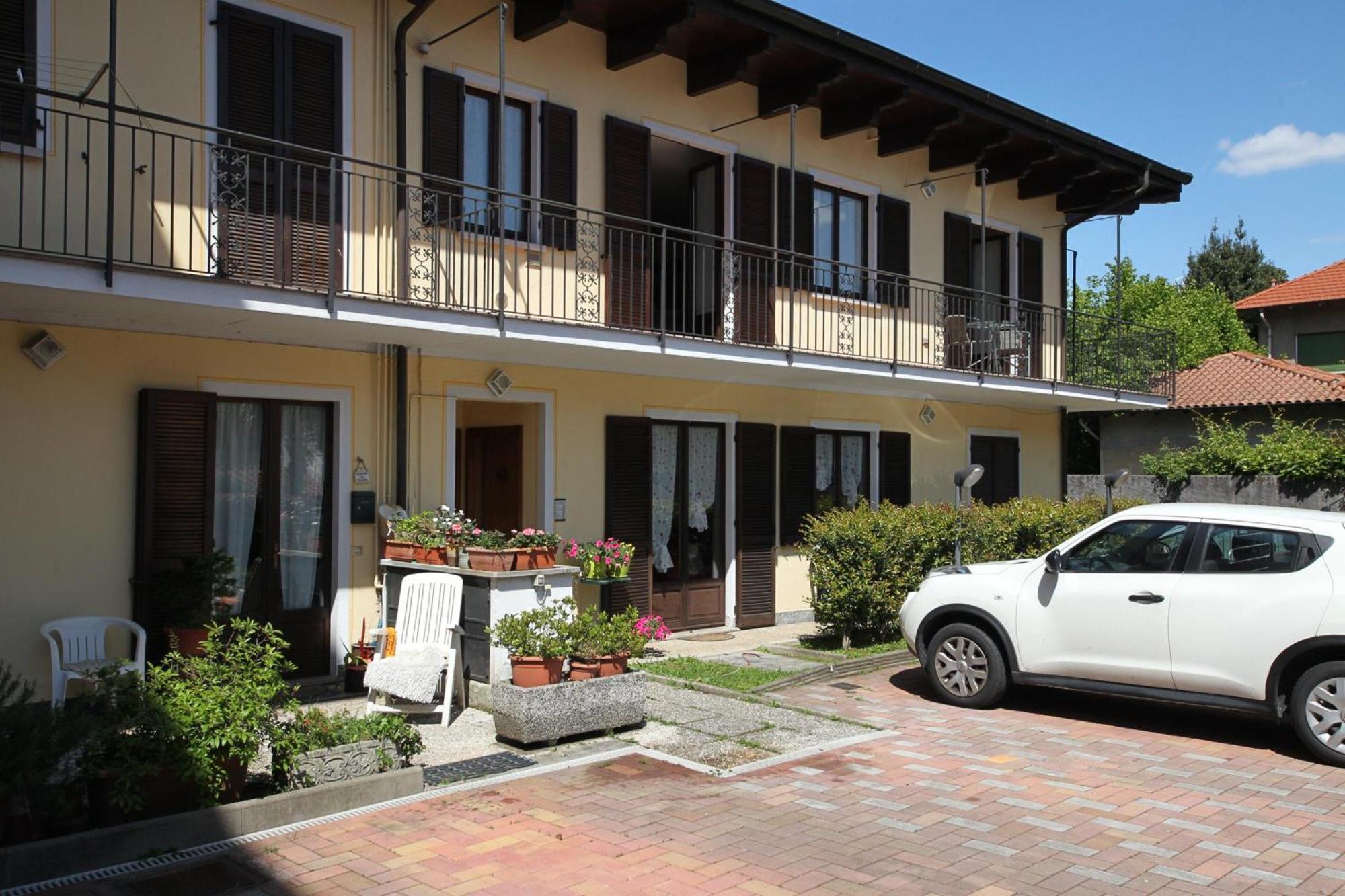 Petalo Bianco 100M From Lake - Happy Rentals Бавено Екстериор снимка