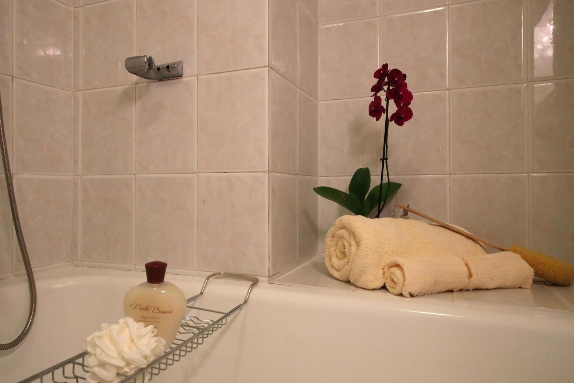 Petalo Bianco 100M From Lake - Happy Rentals Бавено Екстериор снимка