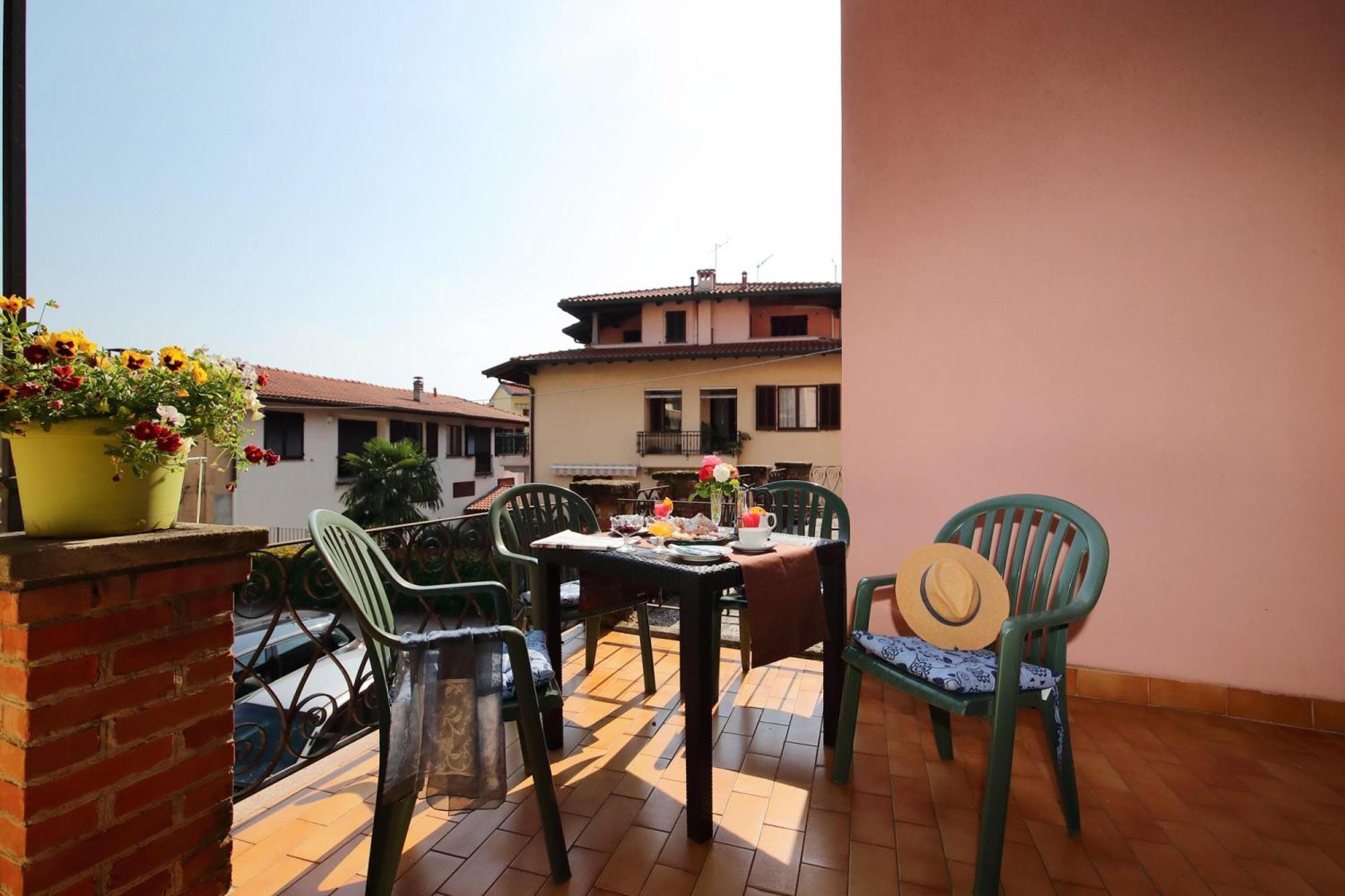 Petalo Bianco 100M From Lake - Happy Rentals Бавено Екстериор снимка
